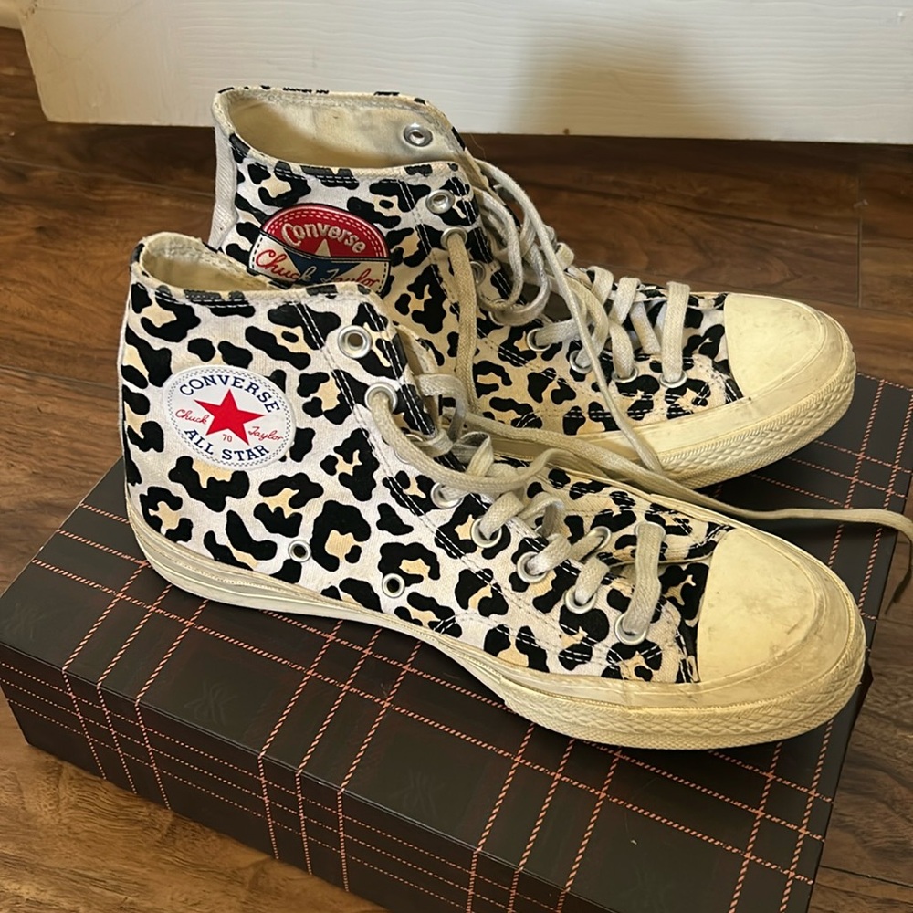 High top leopard print chuck Taylor’s